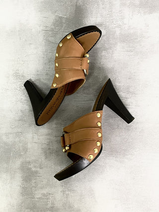 Beige High Heel Clogs With Golden Buckle