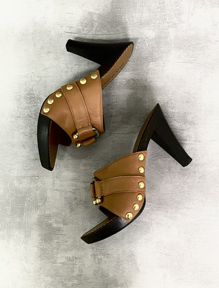Beige High Heel Clogs With Golden Buckle