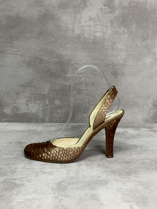 Gradated Beige Close Toe Medium Heel Sandals With Sling Back