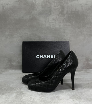 Black Classic Quilted Leather Pumps