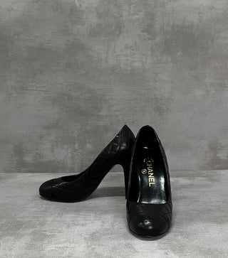 Black Classic Quilted Leather Pumps