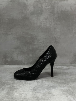 Black Classic Quilted Leather Pumps