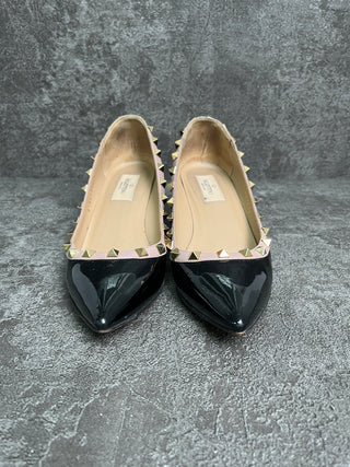 Black Rockstud Shoes With Beige Trim