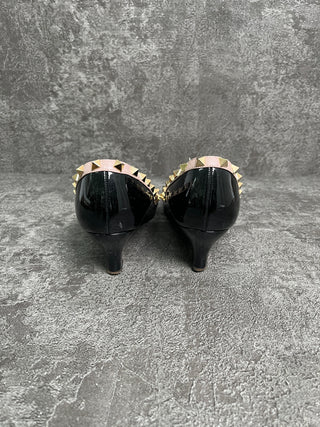 Black Rockstud Shoes With Beige Trim