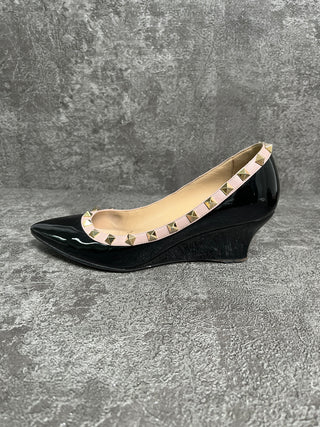 Black Rockstud Shoes With Beige Trim