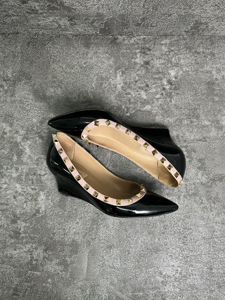 Black Rockstud Shoes With Beige Trim