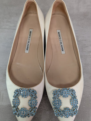 White Hangisflat Crystal Embellished Satin Point Toe Flats