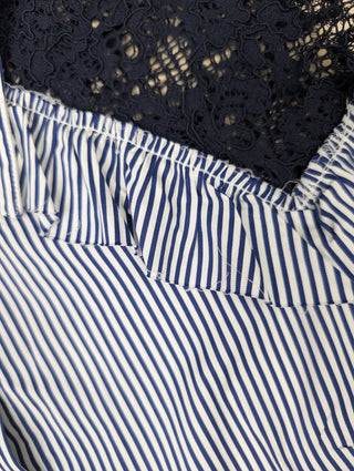 White And Blue Striped Cropped Shirt With Floral Pattern Net Shoulders