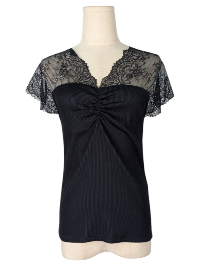 Black Elastic Sleeveless Top With Lace Shoulders
