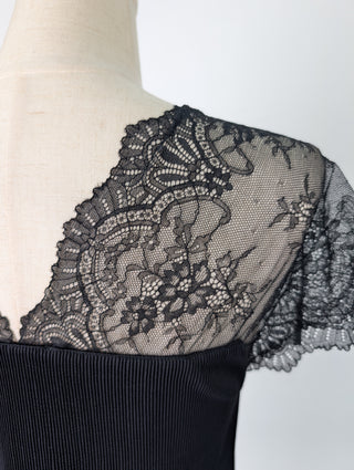 Black Elastic Sleeveless Top With Lace Shoulders