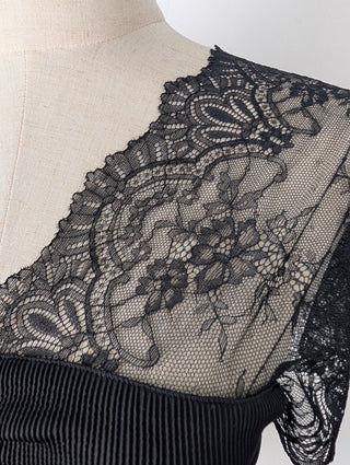 Black Elastic Sleeveless Top With Lace Shoulders