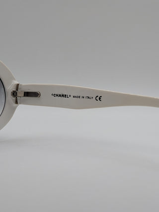 Black Round Sunglasses With Quilted "Matelasse" On The Side Arms And Inner White Contrast