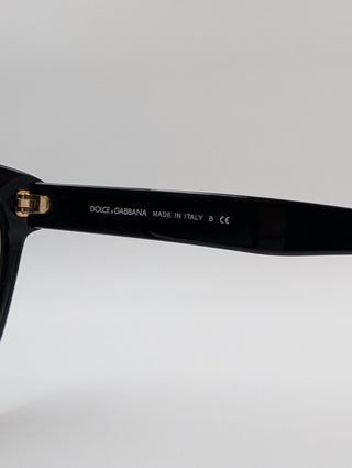 Black Oversized Cat-Eye Sunglasses Features Leopard-Print On The Arms