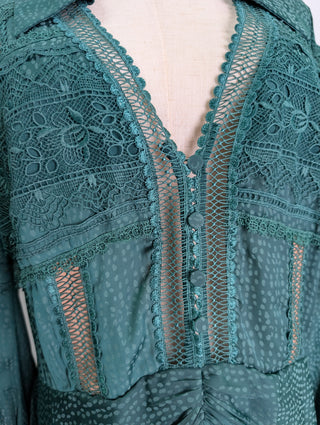 Green V-Neck Long Sleeves Pleated Dress With Lace Details