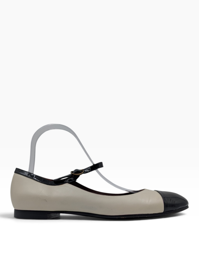 Beige Leather Flat Pumps With Strap