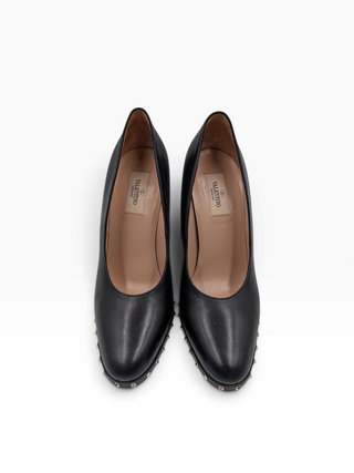 Black Leather Rockstud Accents Leather Pumps
