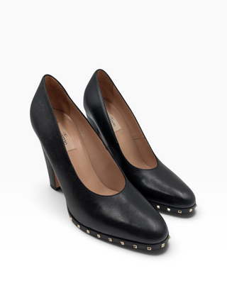Black Leather Rockstud Accents Leather Pumps