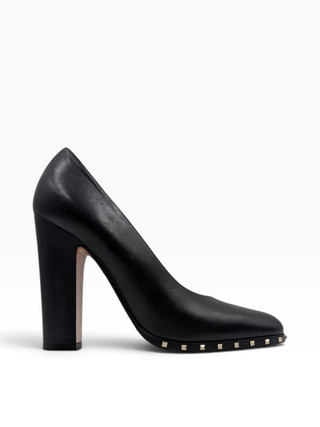 Black Leather Rockstud Accents Leather Pumps