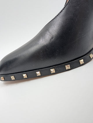 Black Leather Rockstud Accents Leather Pumps