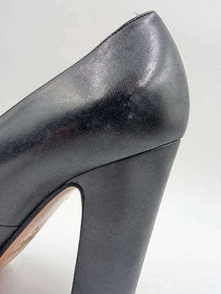 Black Leather Rockstud Accents Leather Pumps