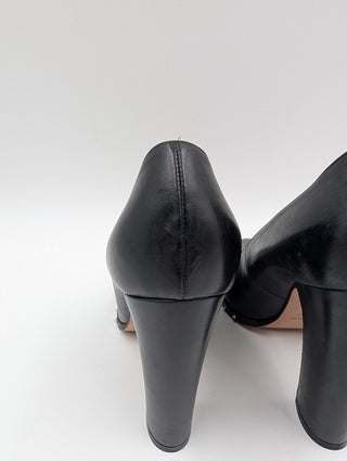 Black Leather Rockstud Accents Leather Pumps