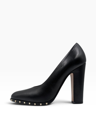 Black Leather Rockstud Accents Leather Pumps